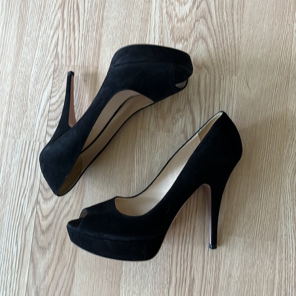 Prada peep toe platform heel in black suede - Picture 3 of 7